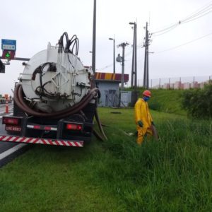 Locação caminhão á vacuo